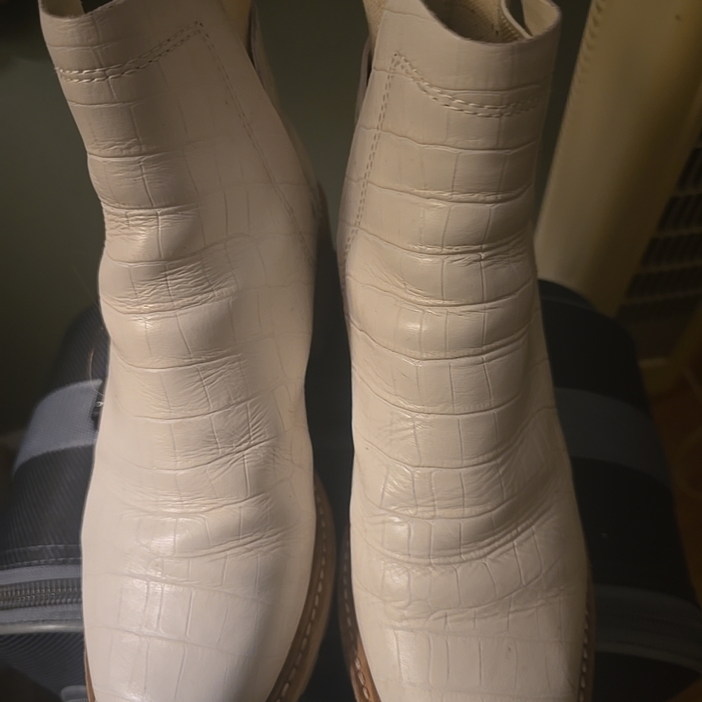 Dolce Vita Womens Off White Snakeskin Ankle Boots Size 8.